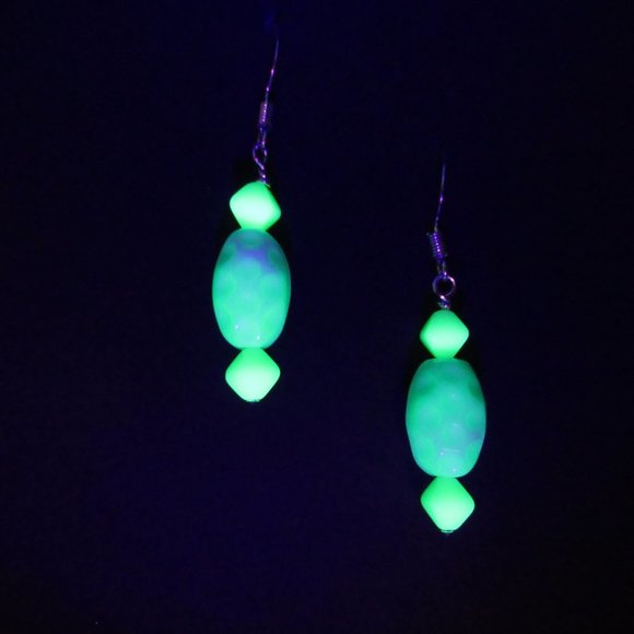 Uranium glass bead earrings - Picture 11 of 11